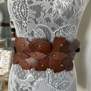 RARE Vintage DVF leather flower brown adjustable double buckle belt Sz 29